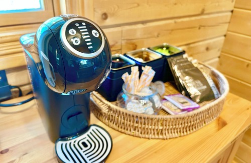 Sano Cabin | Fully equipped with wood stove, large projector, hammock, board games, toys, and other amenities for a comfortable stay! Modern log house, 17 minutes from Ashikaga Flower Park!