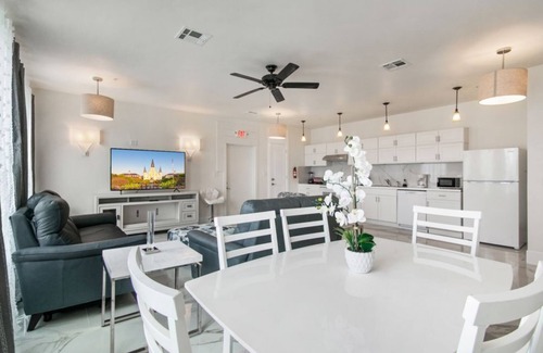 Faubourg Lafayette Condo | Fully Furnished 4BR Condo in Heart of New Orleans