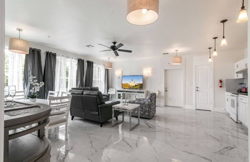 Faubourg Lafayette Condo | Fully Furnished 4BR Condo in Heart of New Orleans