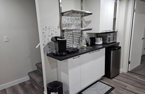 St. Vital Apartment | Fully Furnished Basement Unit – Private Entrance Included