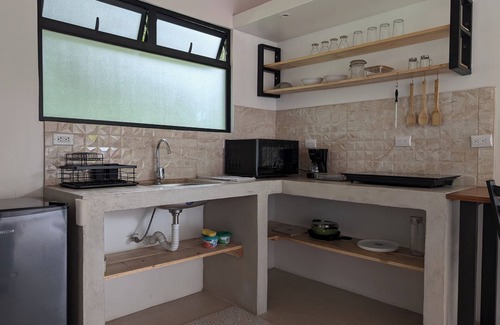 San Jose Cabin | Fully furnished lodges with hot tub in Atenas - WiFi, trails, nature.