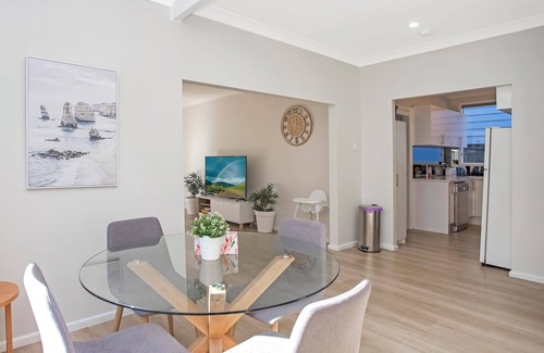 Umina Beach House | Fully renovated coastal retreat- beach escape