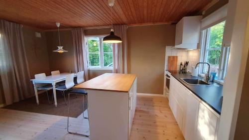 Undenas House | Fully renovated cottage with great hilltop views