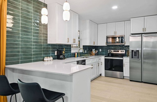 Beacon Ridge House | Fun 4BR Near Downtown+Pool+Sauna & more!