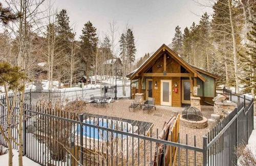 Lakeside Village House | Fun and Relaxation in a Mountain Vacation Getaway!