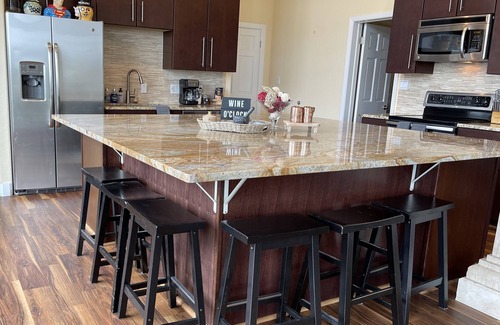 Lakeway Condo | Fun Condo w hot tub, pool table and VIEWS!