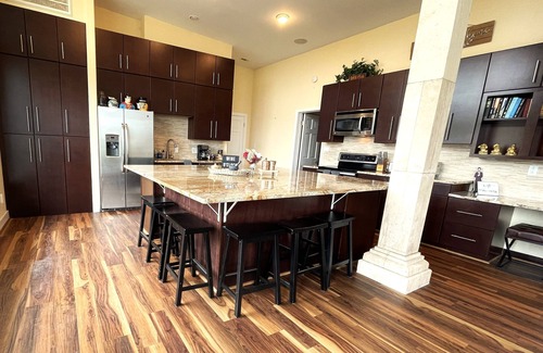 Lakeway Condo | Fun Condo w hot tub, pool table and VIEWS!