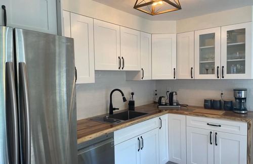 Roberts Creek House | Fun cottage with hot tub, pool table, game room, and a huge deck.
