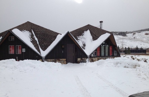 Silverthorne Cabin | Fun & Cozy Cabin. Come Play In Winter And Summer Activities.