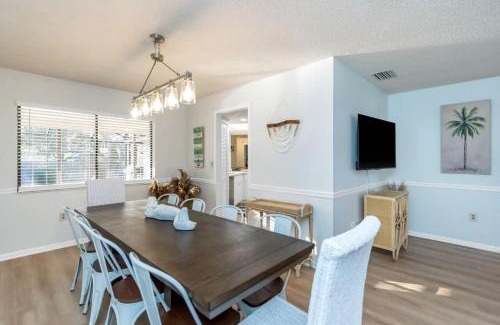 Largo House | Fun & family-friendly modern beach home with pool
