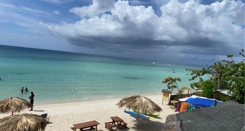 Negril Hotel | Fun Holiday Beach Hotel