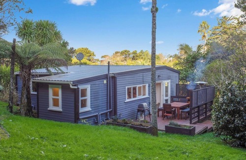 Laingholm House | Fun in the Sun with BBQ, Kayak and Fire Pit