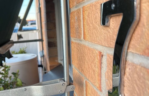 Glenelg East Apartment | Funky beach unit in heart of Glenelg.