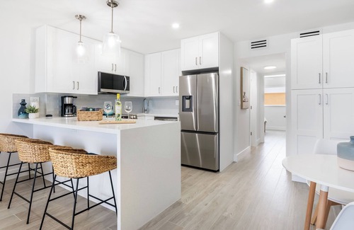 South Lake Condo | Furnished Beachfront Condo, Ocean Views, on the Hollywood Broadwalk!