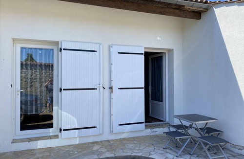 Surgeres Apartment | Furnished duplex studio with air-conditioned parking space