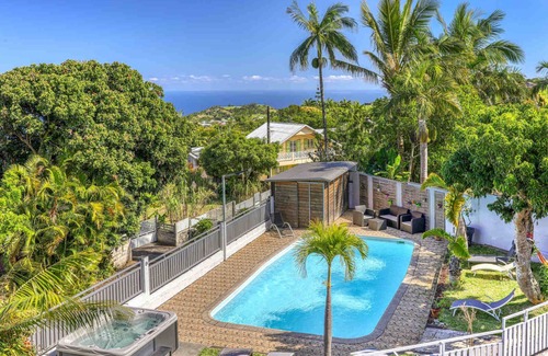 Petite-ÃŽle Apartment | Furnished with pool and ocean view terrace