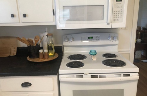 High Point House | FURNITURE MARKET! Cozy House for Rent 5 minutes from Downtown High Point NC.