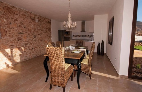 Tuineje Cottage | FV4300 Holiday cottage with private pool in Tuineje