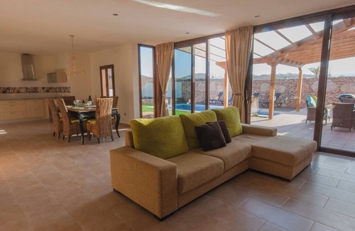 Tuineje Cottage | FV4300 Holiday cottage with private pool in Tuineje