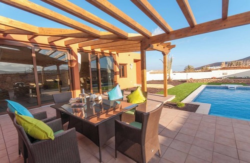 Tuineje Cottage | FV4300 Holiday cottage with private pool in Tuineje