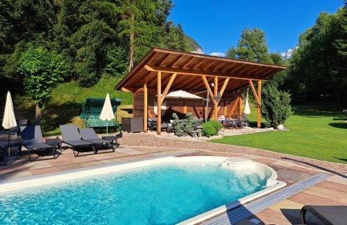 Nassereith House | Gästehaus Almrausch, Ferienanlage mit Pool