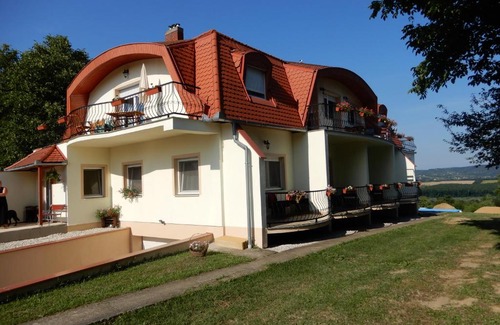 Nemesbuk House | Gästehaus Stein