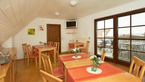 Morbisch am See House | Gästezimmer Helga Sommer