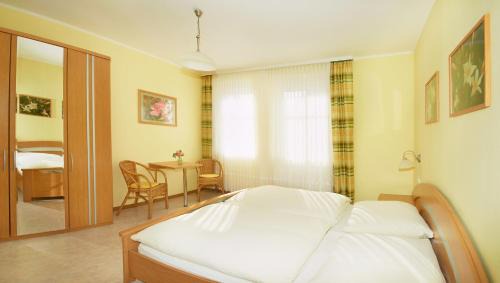 Morbisch am See House | Gästezimmer Helga Sommer