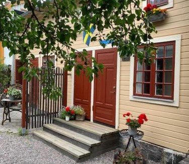 Soderkoping House | Gårdshuset