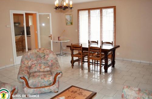 Saint-Laurent-de-Lin House | Gîte à Saint-Laurent-de-Lin avec jardin - FR-1-381-501