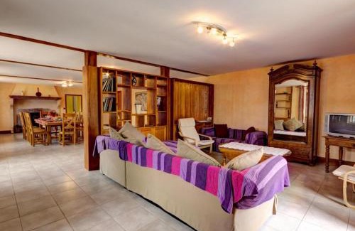 Lure House | Gîte authentique 6 chambres pour 15 pers., cour fermée - FR-1-496-109