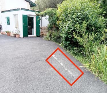 Ascain Apartment | GÎTE AZKENDANTZA 2a6 PERS AVEC CARAVANE INSOLITE