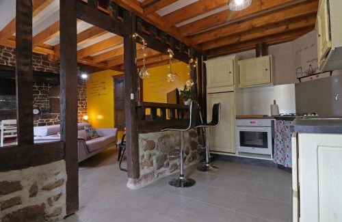 Saint-Mars-d'Egrenne House | Gîte champêtre avec animaux, terrasse, jeux extérieurs, et ateliers couture près de Saint-Mars-d'Égrenne. - FR-1-497-149