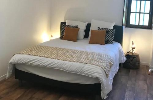 Yvre-l'Eveque House | Gîte charmant près du circuit du Mans, 12 pers., 5 ch., rénové avec 3 sdb, nature et attractions proches - FR-1-410-342