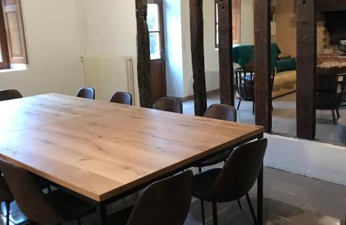 Yvre-l'Eveque House | Gîte charmant près du circuit du Mans, 12 pers., 5 ch., rénové avec 3 sdb, nature et attractions proches - FR-1-410-342