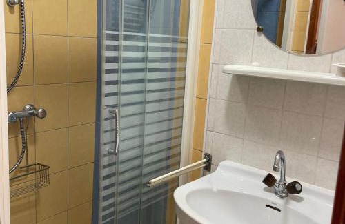 Roeze-sur-Sarthe House | Gîte cosy au calme avec grand jardin, proche du Mans - Parking privé, Wifi fibre, équipements complets - FR-1-410-392