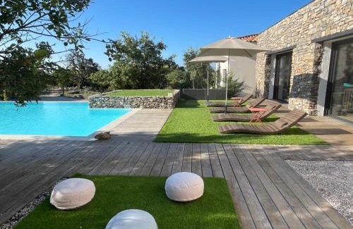 Cazevieille House | Gîte d'exception 4 étoiles "Le Lodge du Pic St Loup"