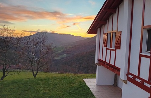 Itxassou House | Gîte Dans les Hauteurs D'itxassou, Vue Exceptionnelle sur la Vallée de la Nive
