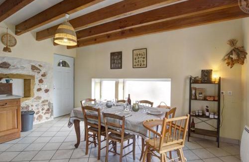 Sevelinges House | Gîte de charme avec jardin, terrasse et poêle à bois en pleine nature - FR-1-496-250