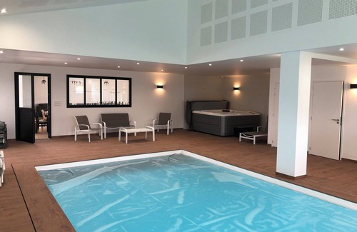 Les Chatelliers-Chateaumur House | Gîte de Groupe 35 Couchages de 950 m² Chauffés Avec Piscine et spa Intérieur