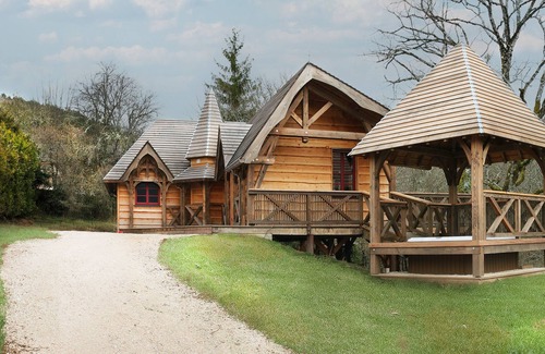 La Bussiere-sur-Ouche Cabin | Gîte de L'hôtel-dieu, Mon Château en Bois en Bourgogne Avec SPA