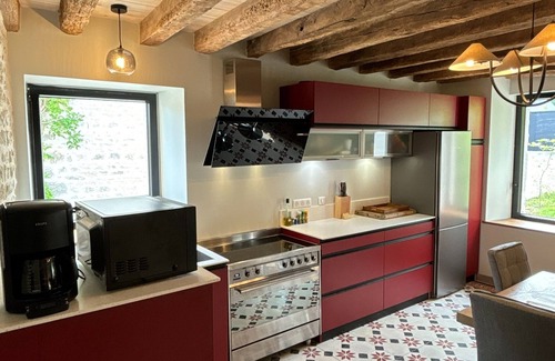 La Neuville-sur-Essonne House | Gîte du Val D'auneau, 5 Ch., 3 Sdb, Piscine, Barques, Pétanque, Baby-foot