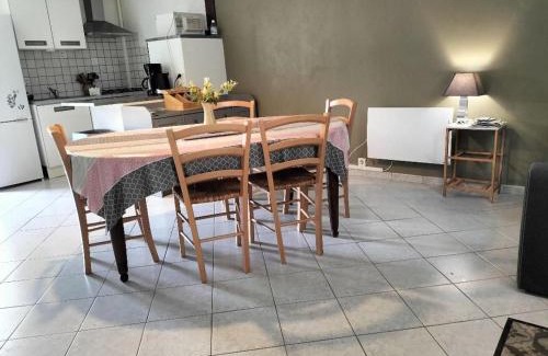 Vieilles-Maisons-sur-Joudry House | Gîte familial à la ferme avec jardin clos, proche Forêt d'Orléans et étangs, lits faits, jeux enfants - FR-1-590-88