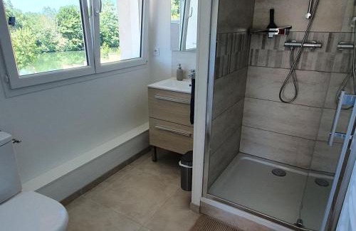 La Fleche House | Gîte familial avec piscine privative chauffée, terrasse sur le Loir et proche du Zoo de La Flèche - FR-1-410-329