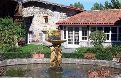 Genouillac House | Gîte Idéalement Situé Pour Visiter le Département du Puy-de-dôme