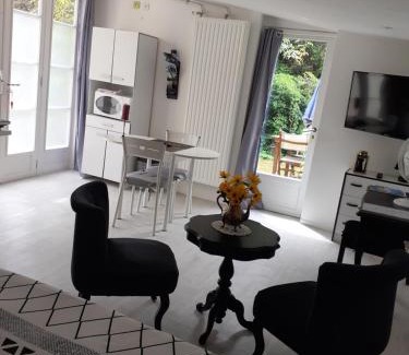 Beaulieu-les-Loches Apartment | gîte " jardin peyrona" visite zoo beauval et châteaux de Loire