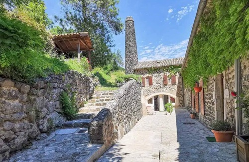Rochessauve House | Gîte l'Ardèche en Bord de Rivière avec Cascade - Domaine au Ch'ti Ardéchois