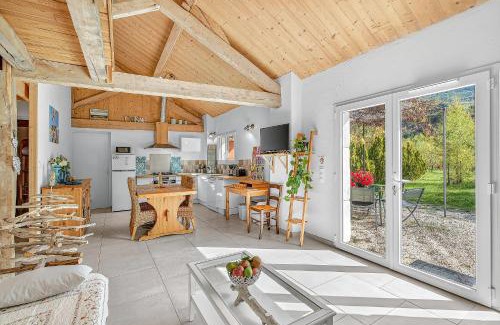 Le Saix House | Gîte La Grange Des Pépinières