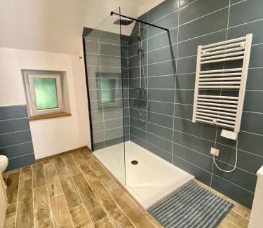 Prissac House | Gîte "La petite pompe" avec piscine et spa