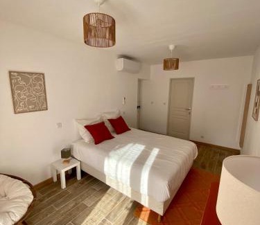 Prissac House | Gîte "La petite pompe" avec piscine et spa